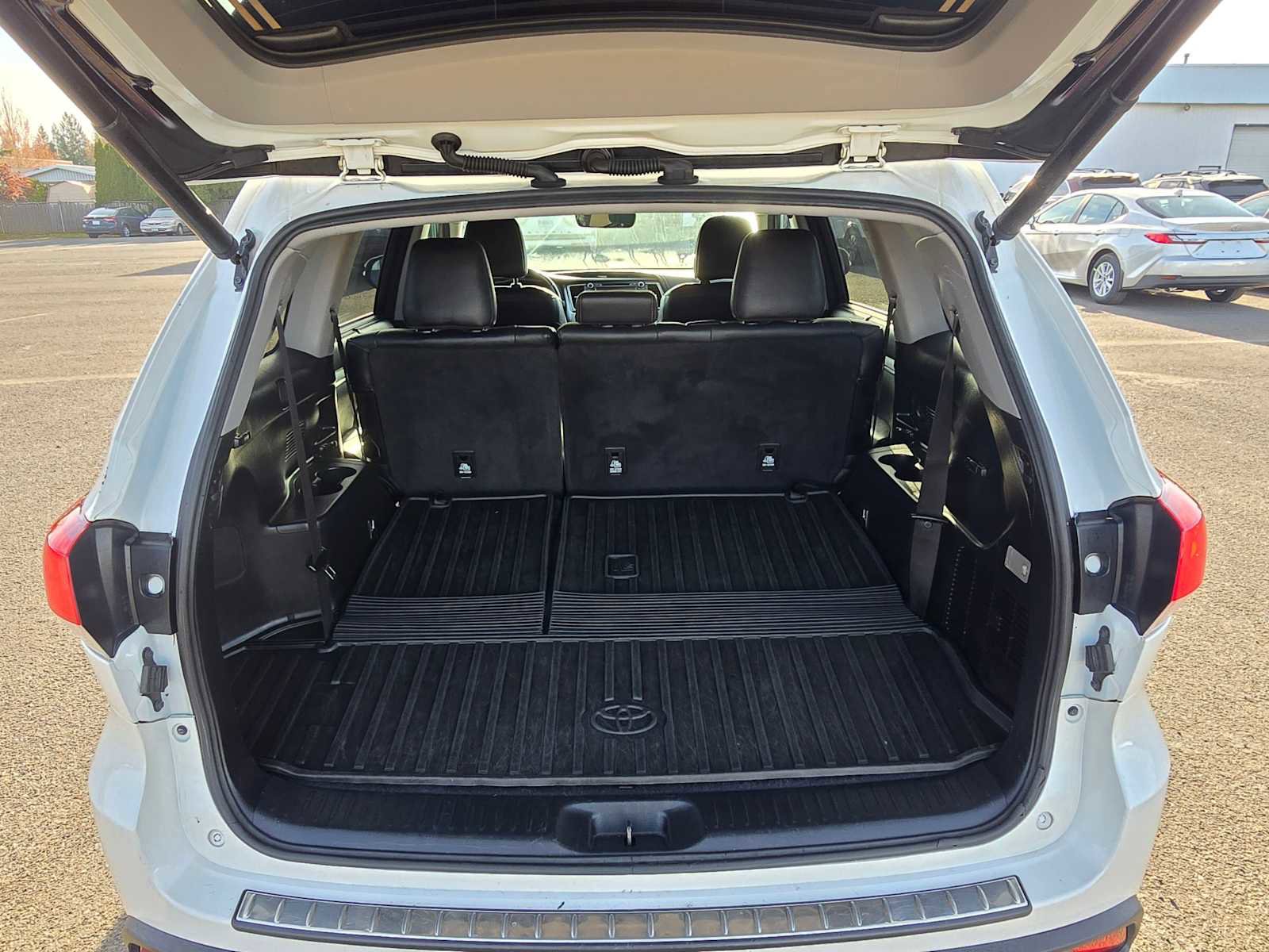 Used 2018 Toyota Highlander XLE image 15