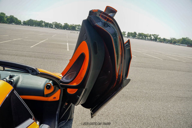 Used 2019 McLaren 570S Spider image 34