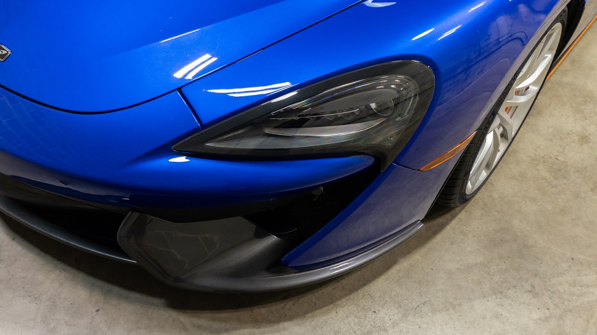 Used 2019 McLaren 570S Coupe RWD image 25