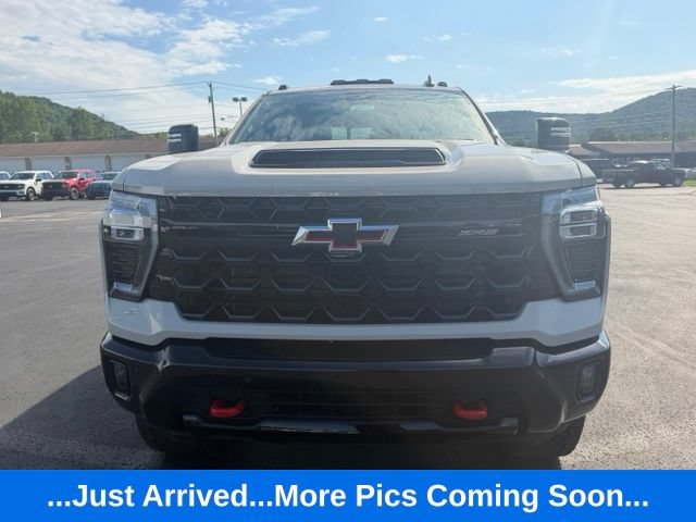 New 2026 Chevrolet Silverado 2500 ZR2 w/ LPO, Dark Essentials Package AWD/4WD image 3