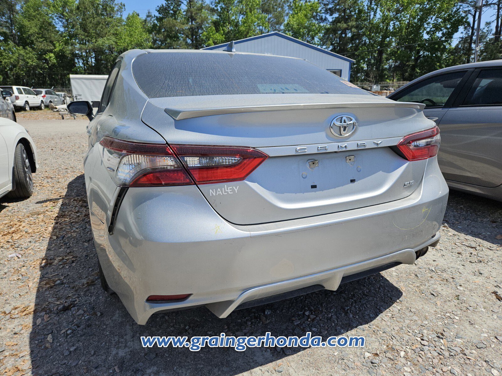 Used 2021 Toyota Camry SE w/ Convenience Package FWD image 9