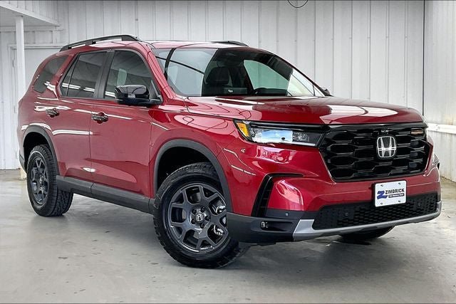 Certified 2025 Honda Pilot TrailSport image 35