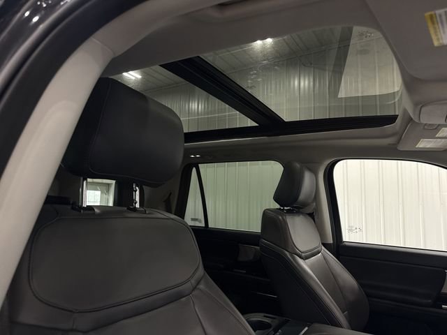 Used 2025 Ford Expedition Active AWD/4WD image 35