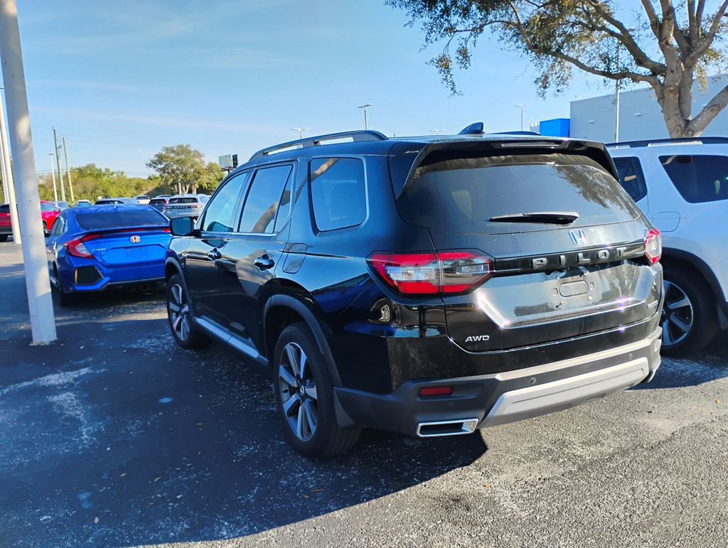 Used 2023 Honda Pilot Touring image 4