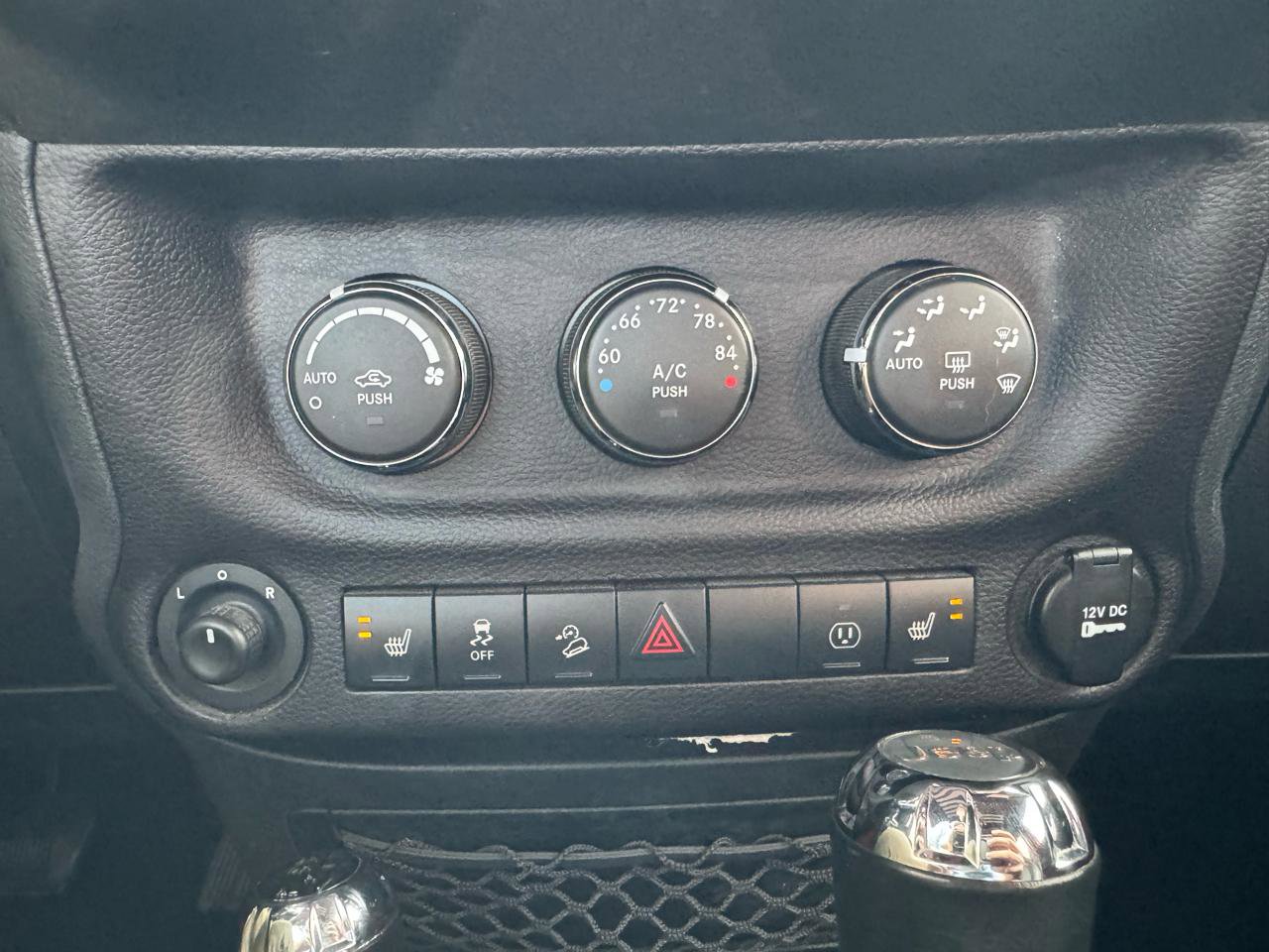 Used 2018 Jeep Wrangler Sahara w/ Connectivity Group image 19