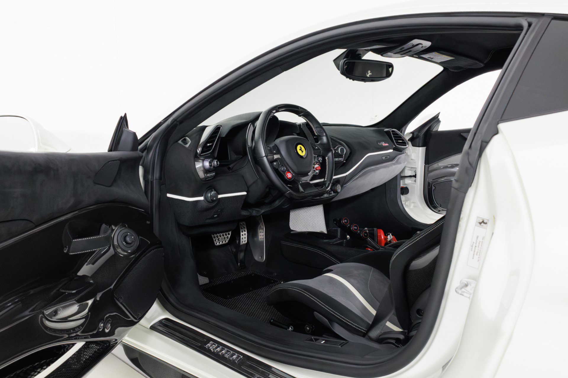 Used 2020 Ferrari 488 Pista Coupe RWD image 13