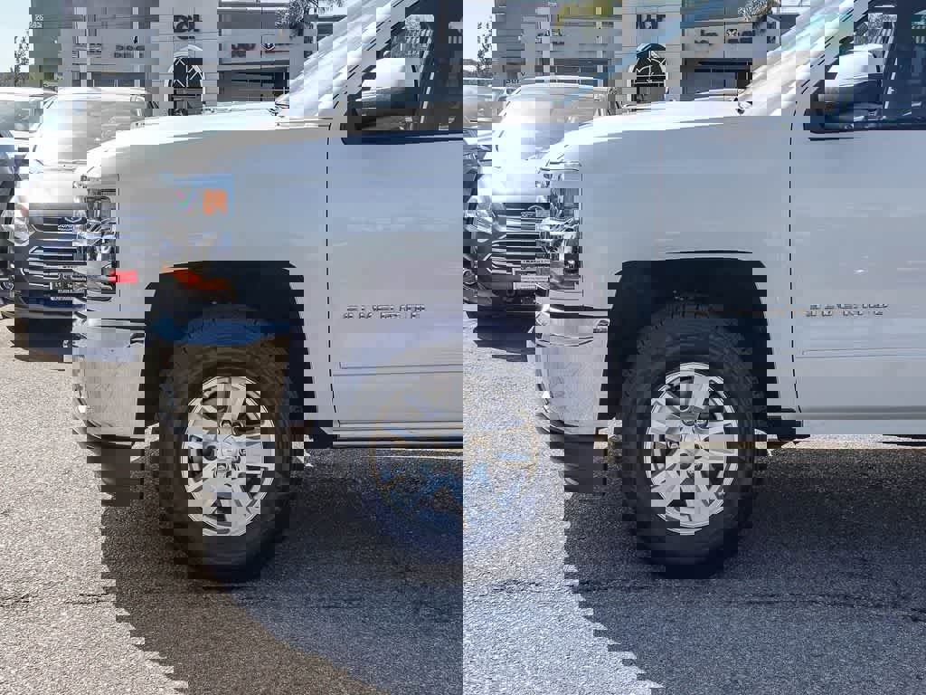 Used 2018 Chevrolet Silverado 1500 LT w/ All Star Edition image 9