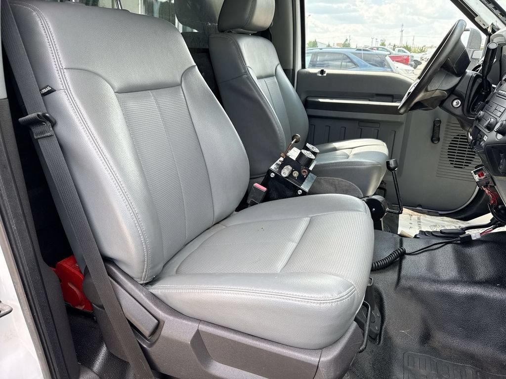 Used 2014 Ford F550 4x4 Regular Cab Super Duty image 23