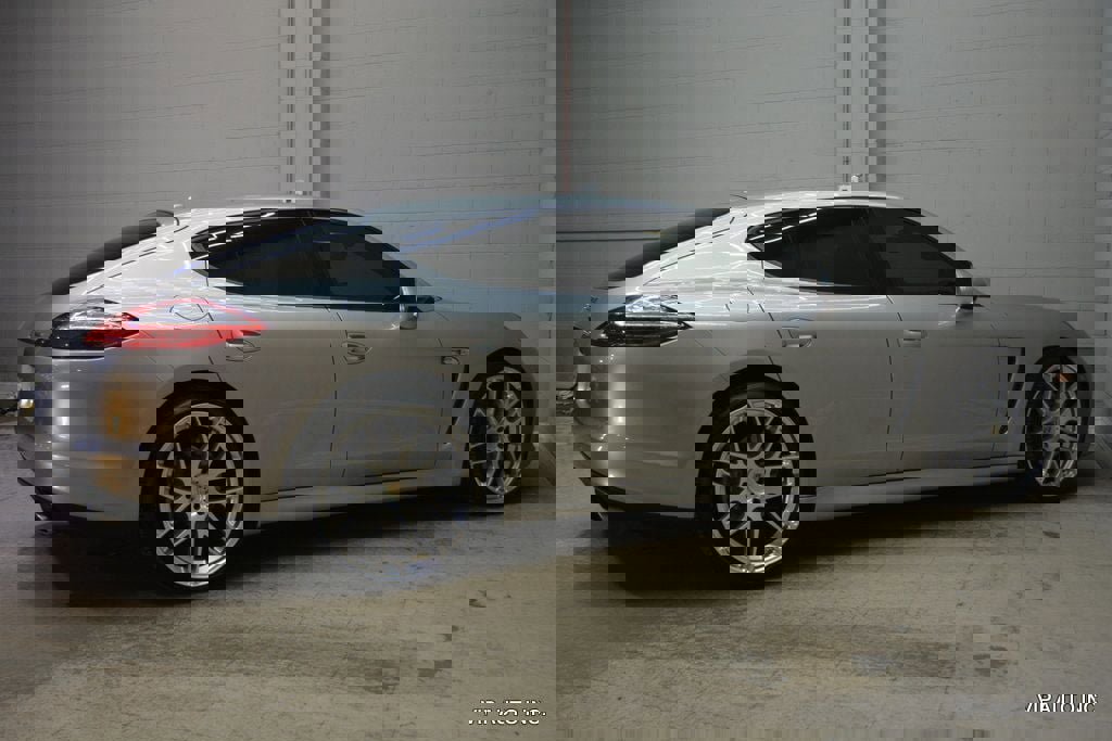 Used 2011 Porsche Panamera 4 AWD/4WD image 31