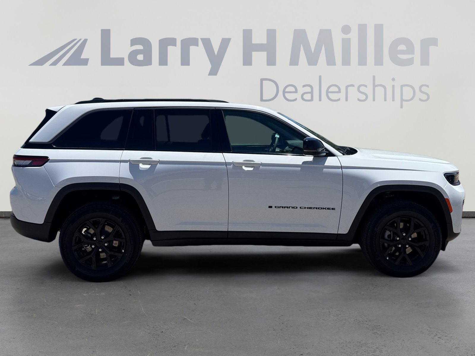 New 2026 Jeep Grand Cherokee Altitude AWD/4WD image 6