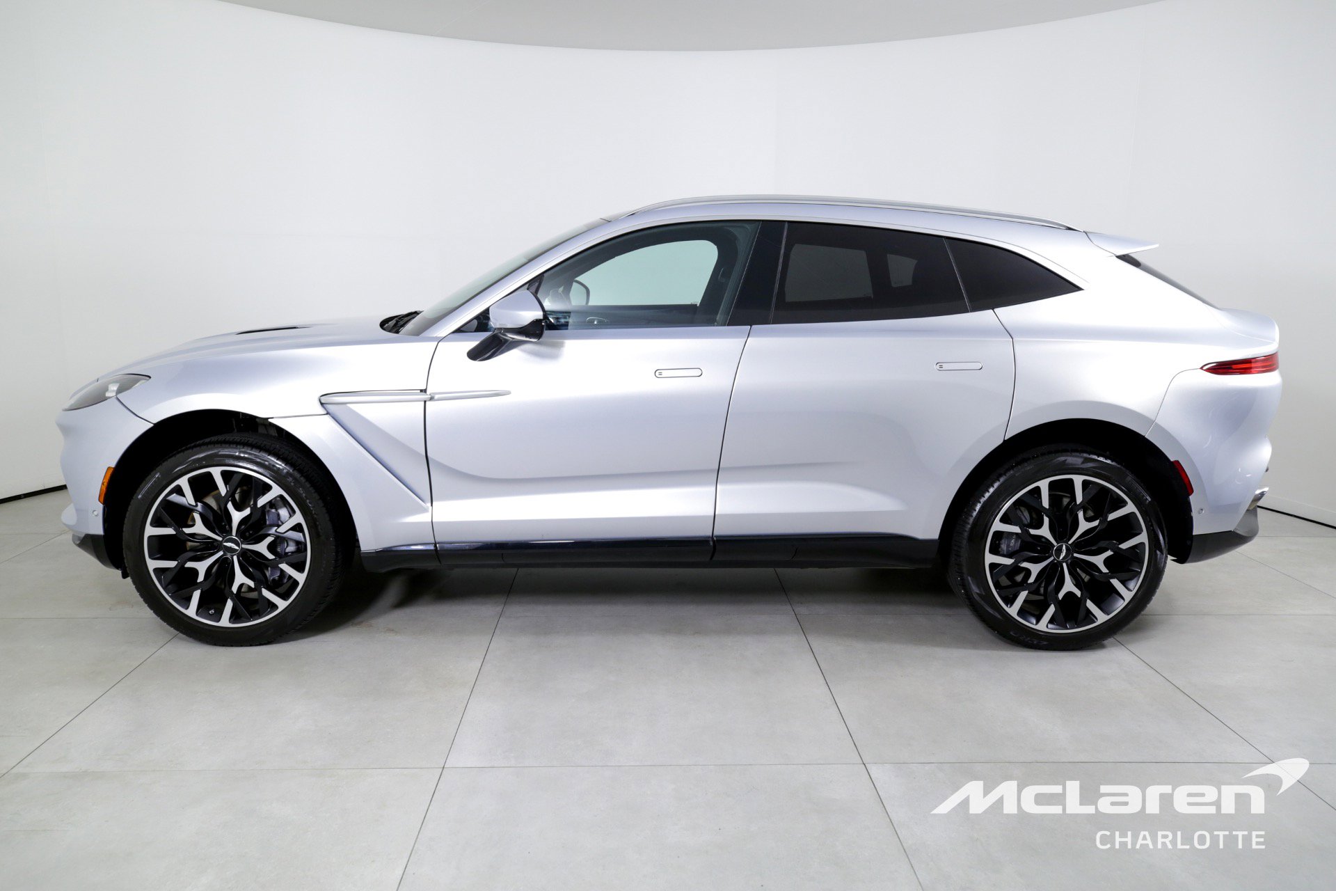 Used 2021 Aston Martin DBX image 5