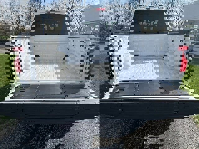 New 2025 Ford F150 Lightning Lariat image 30