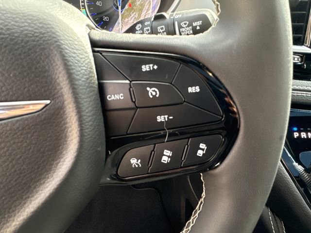 Used 2025 Chrysler Pacifica Limited AWD/4WD image 22