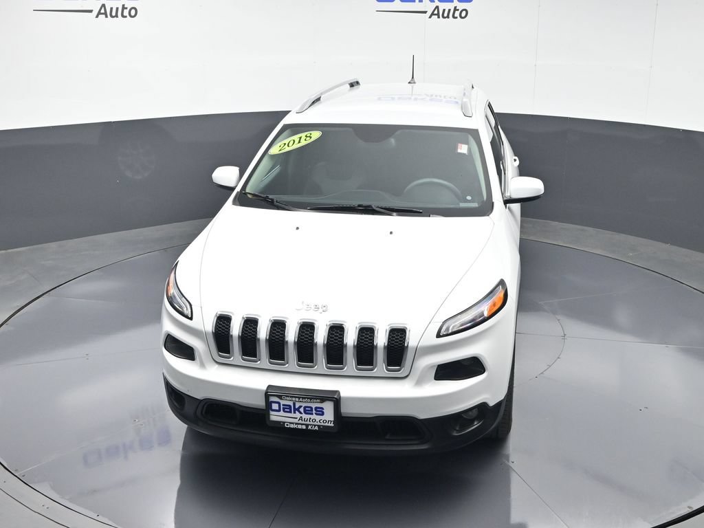 Used 2018 Jeep Cherokee Latitude Plus w/ Cold Weather Group AWD/4WD image 46