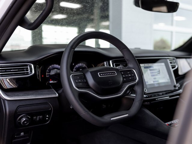 Used 2022 Jeep Wagoneer Series III w/ Premium Group I image 12