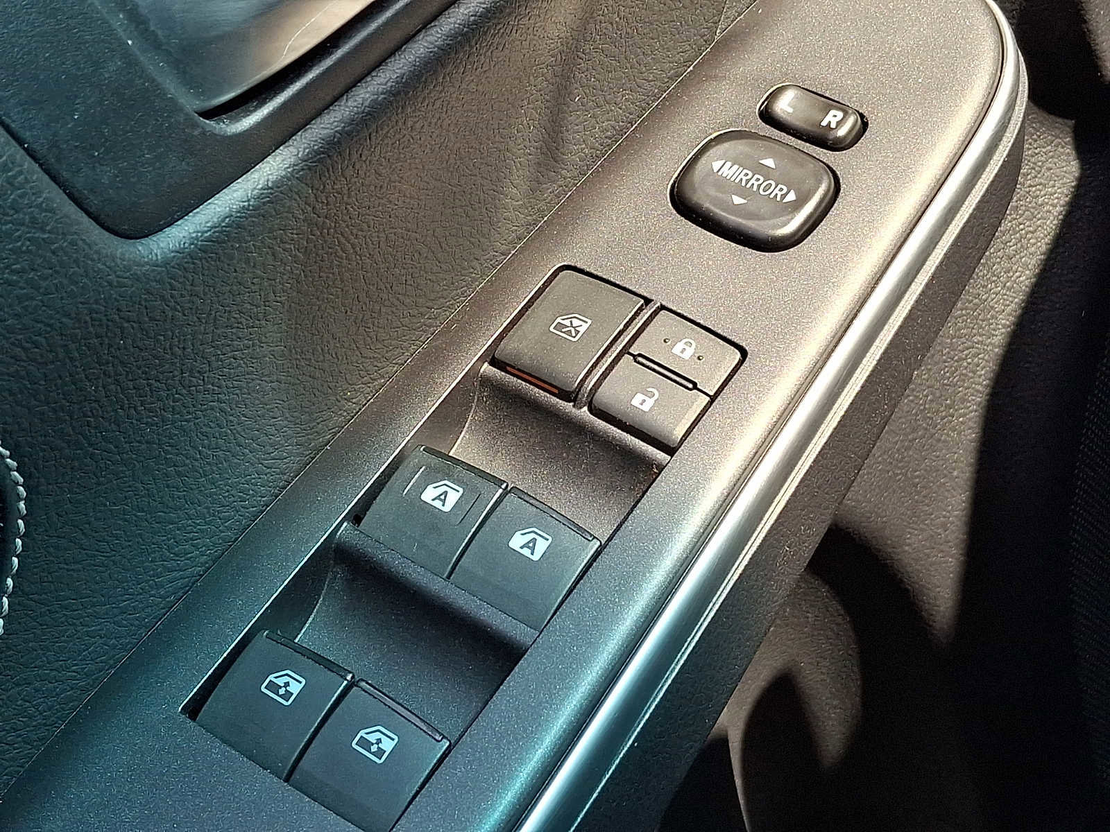 Used 2015 Toyota Camry XLE image 23