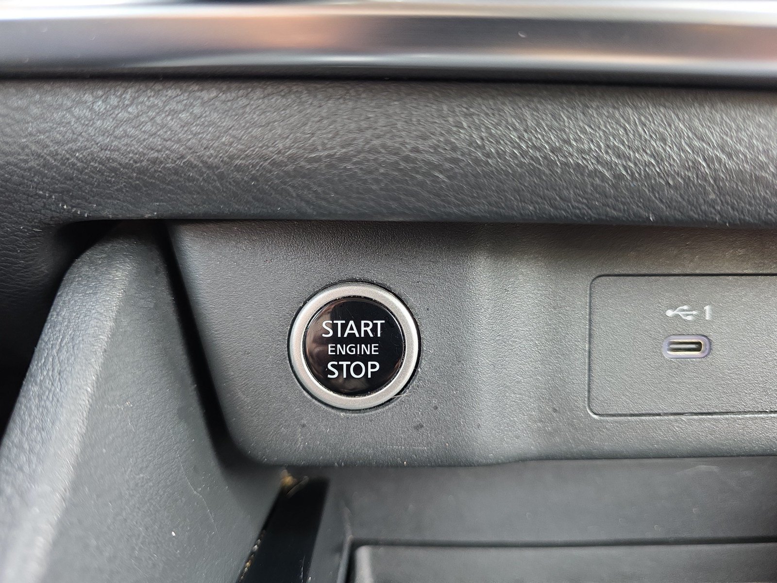 Used 2023 Nissan Rogue S AWD/4WD image 27