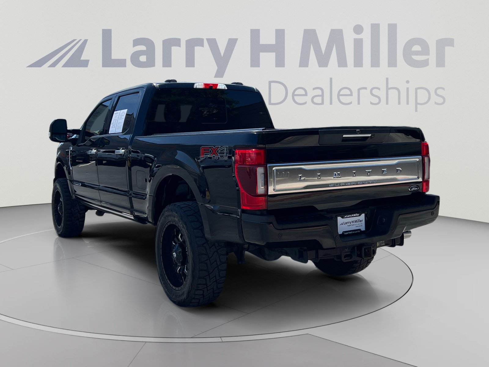 Used 2021 Ford F350 Limited w/ FX4 Off-Road Package AWD/4WD image 3