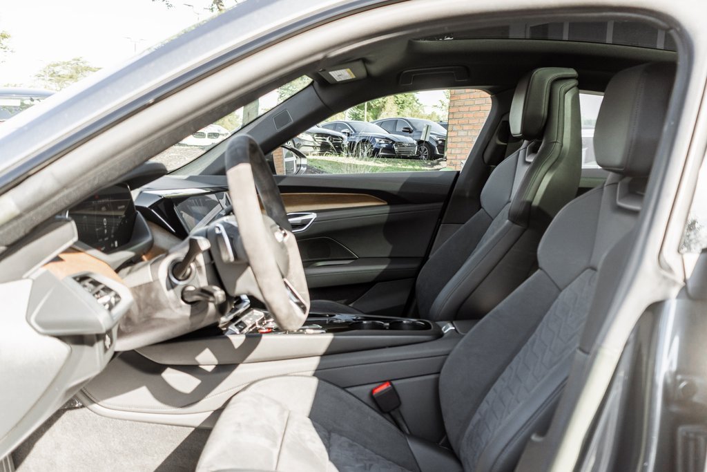 Used 2022 Audi e-tron GT Premium Plus image 20