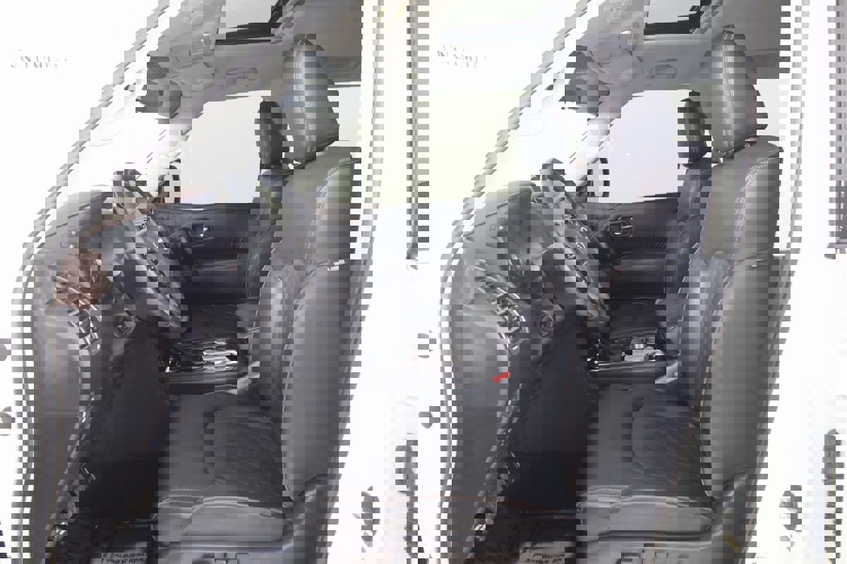 Used 2024 Nissan Armada Platinum w/ Captain's Chairs Package image 12