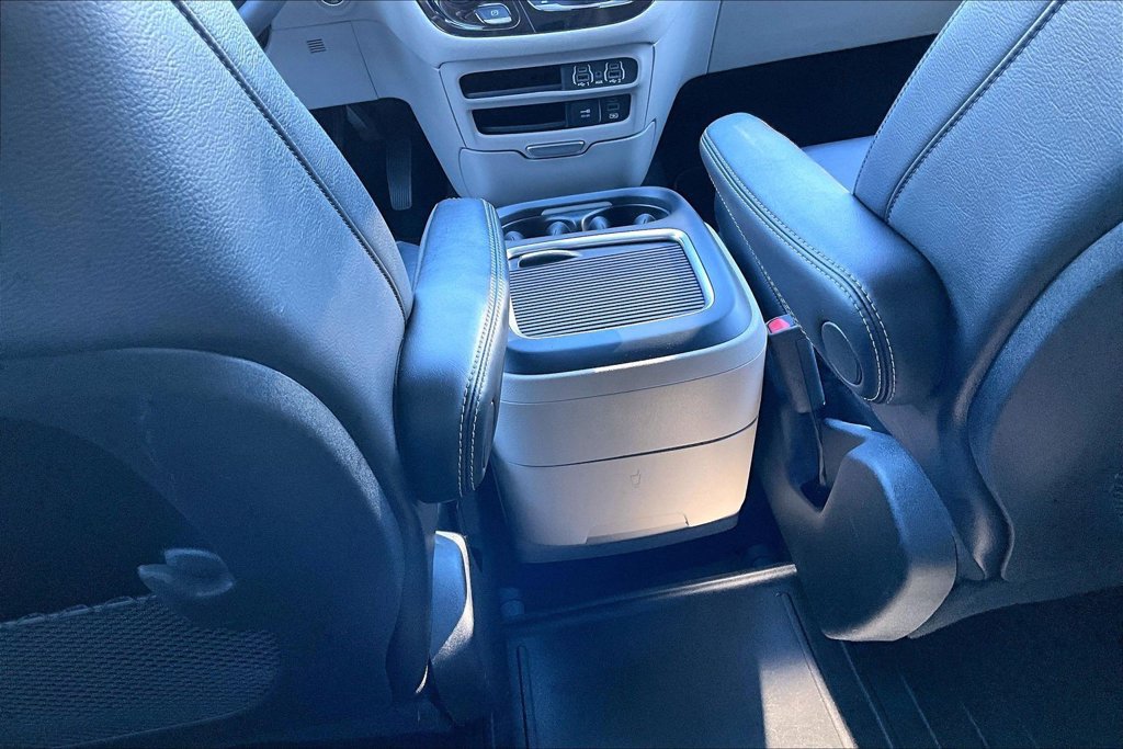 Used 2022 Chrysler Pacifica Touring-L FWD image 24
