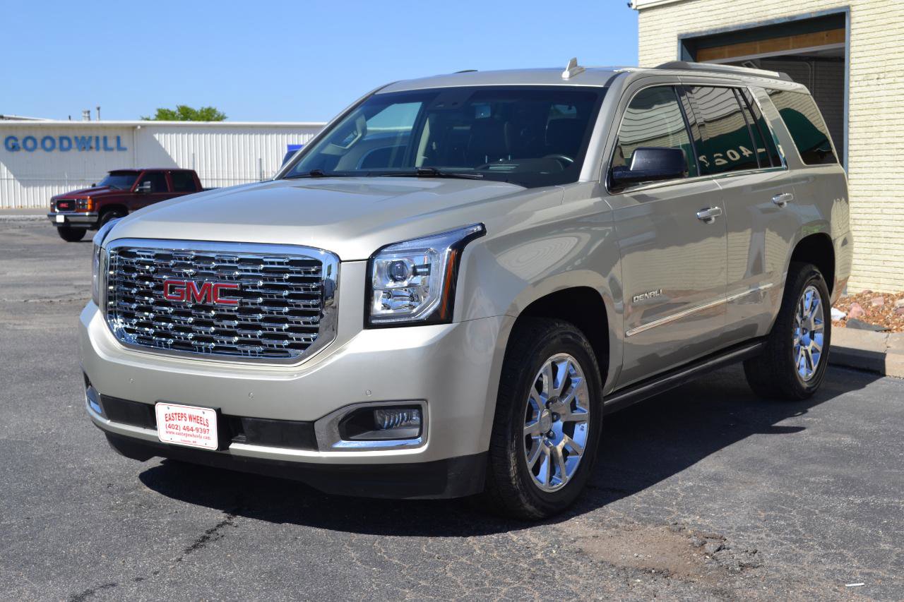 Used 2017 GMC Yukon Denali w/ Open Road Package AWD/4WD image 3