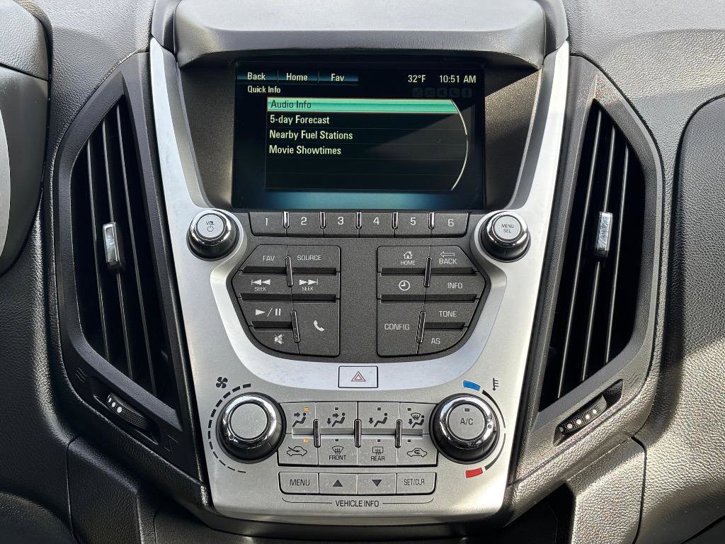 Used 2017 Chevrolet Equinox LT image 18