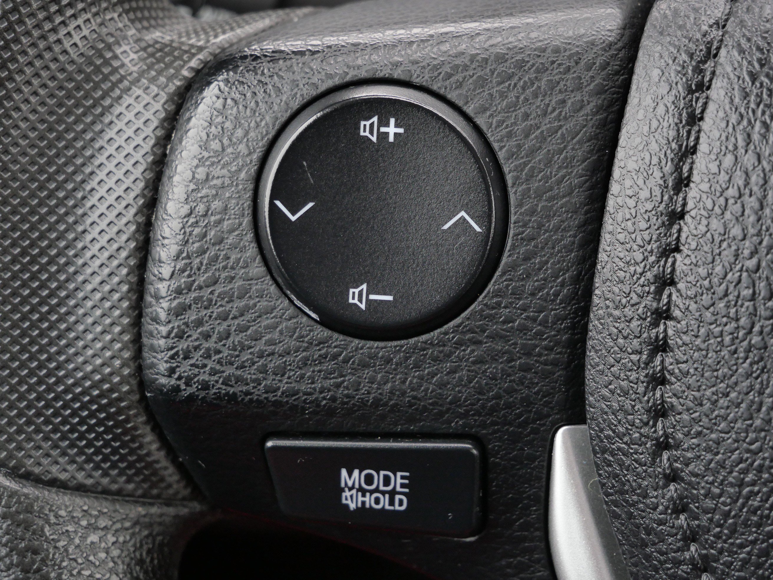 Used 2018 Toyota Corolla LE image 32