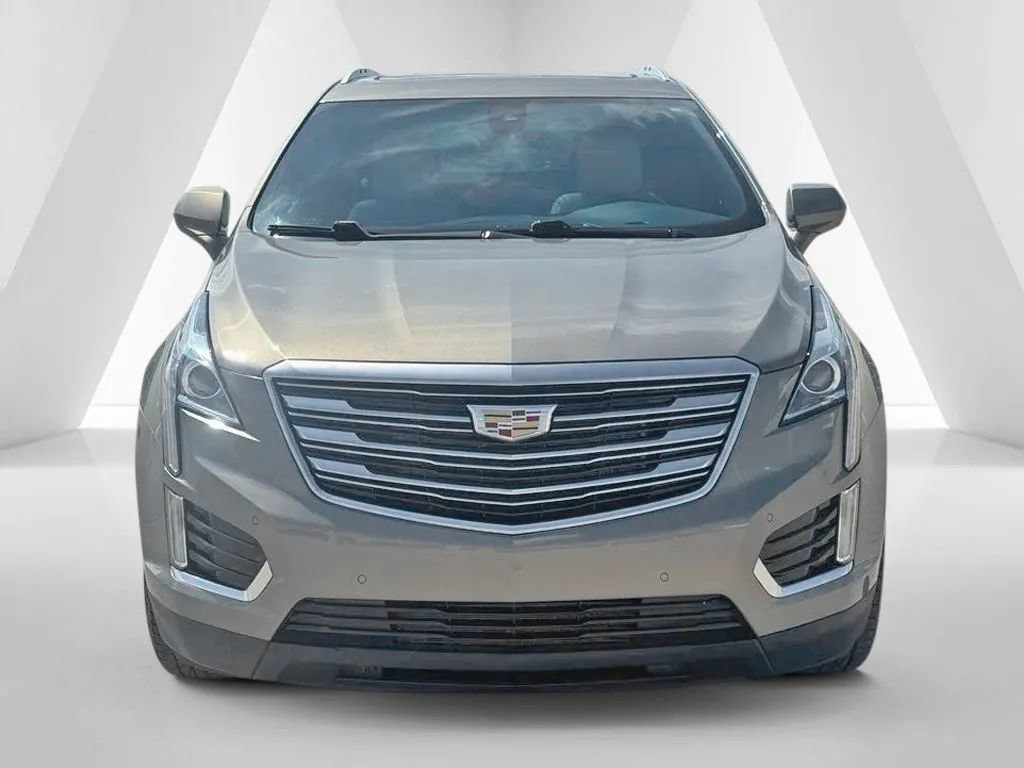 Used 2018 Cadillac XT5 Luxury w/ Driver Awareness Package FWD image 2