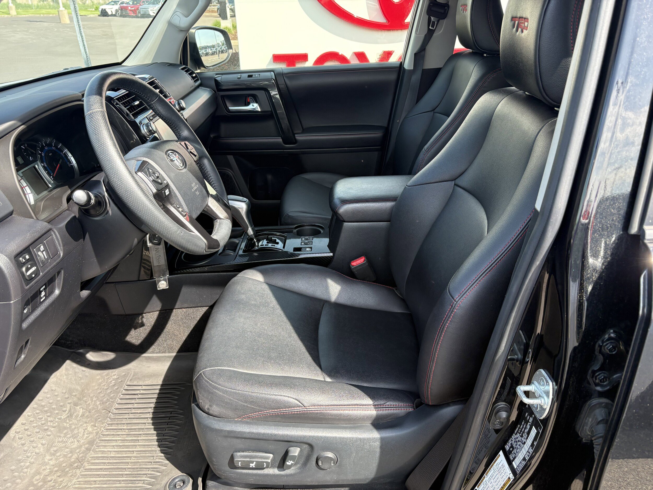 Used 2017 Toyota 4Runner TRD Off-Road Premium AWD/4WD image 4