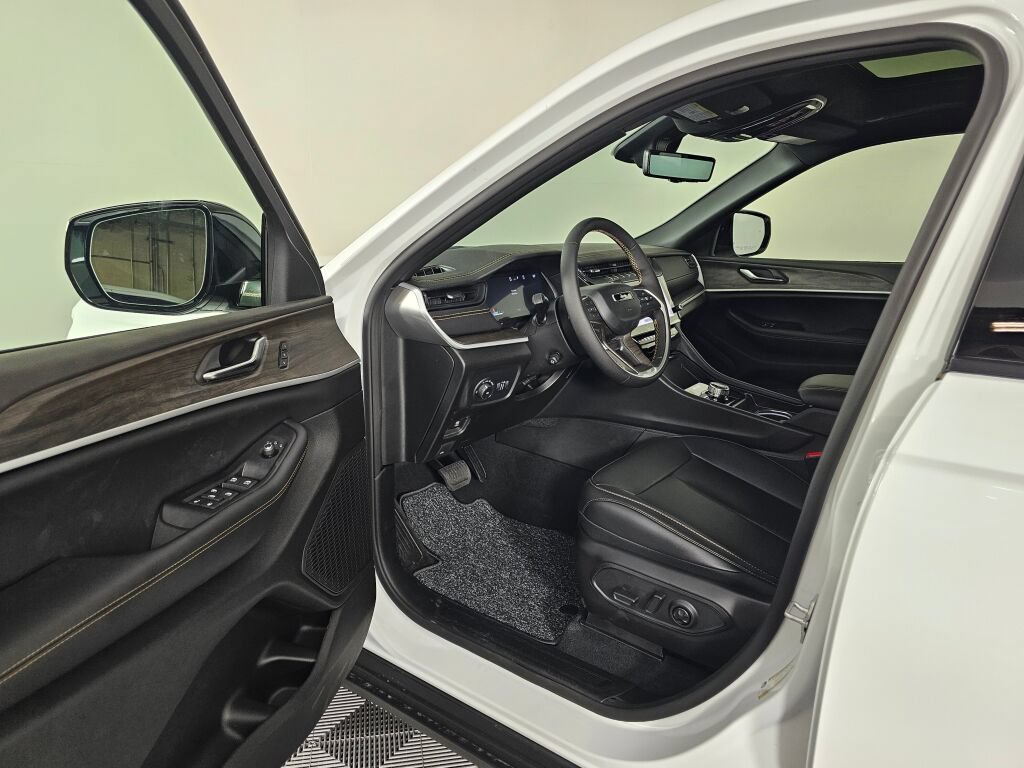 New 2026 Jeep Grand Cherokee Limited AWD/4WD image 21