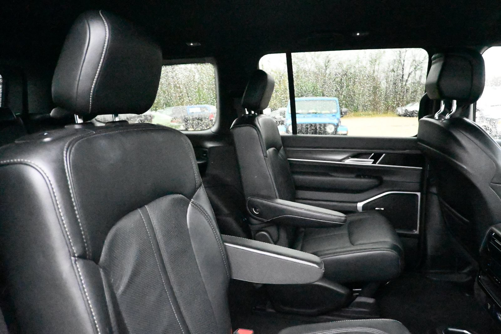 Used 2024 Jeep Wagoneer Series III AWD/4WD image 21