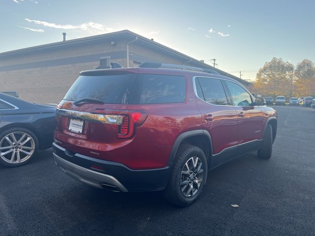 Used 2023 GMC Acadia SLT image 2