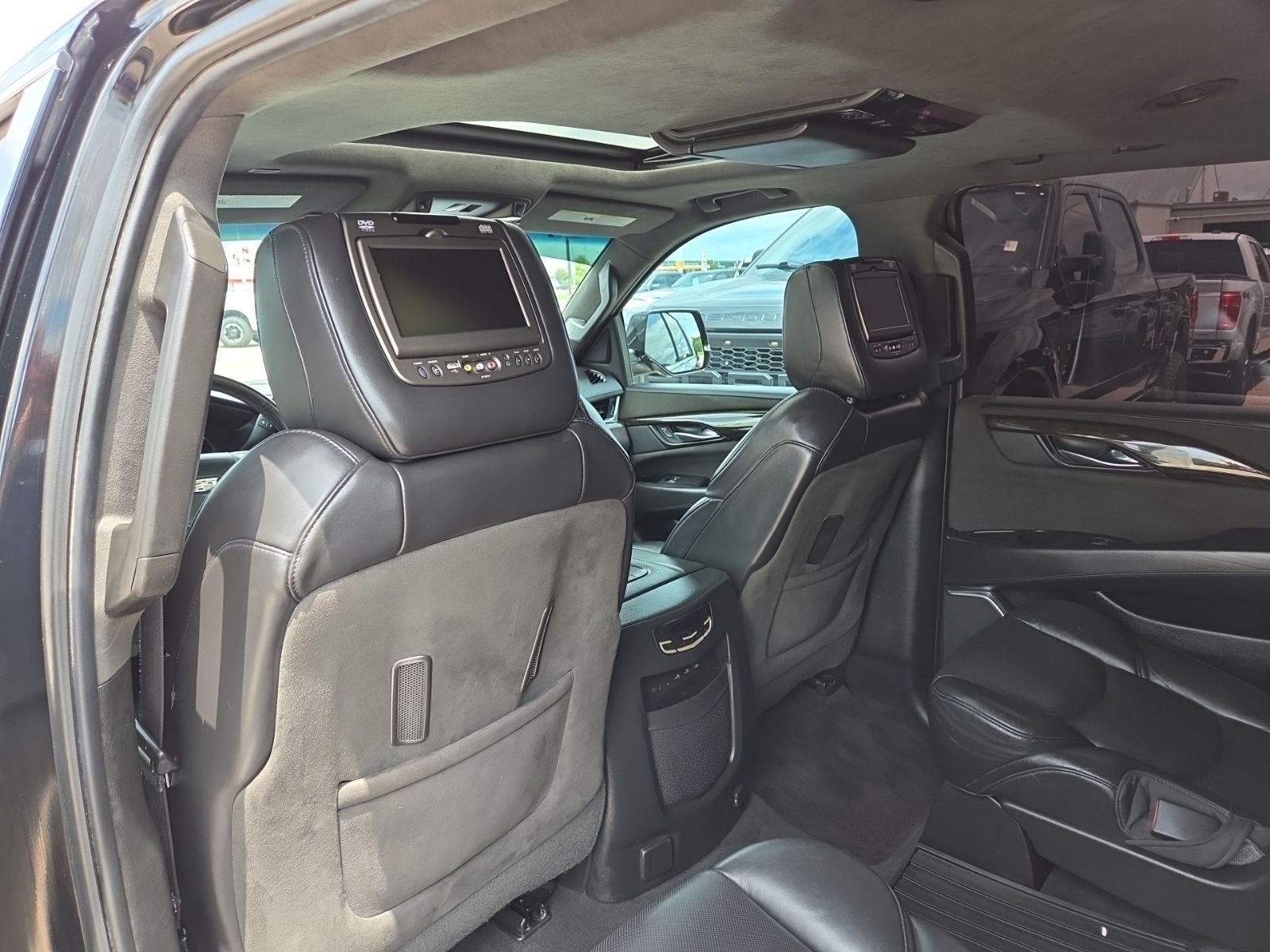 Used 2017 Cadillac Escalade Platinum AWD/4WD image 39