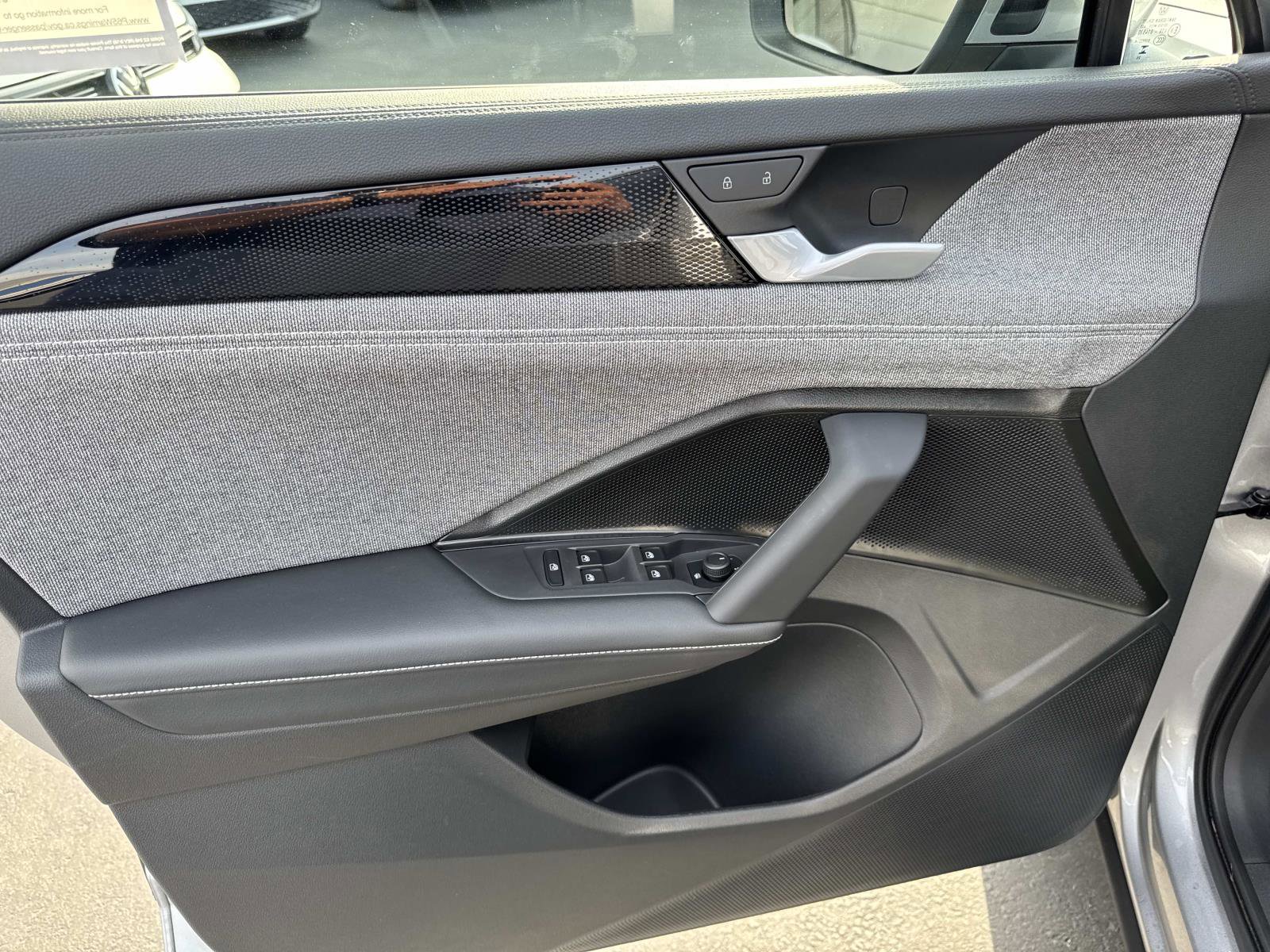 Certified 2025 Volkswagen Tiguan S image 13