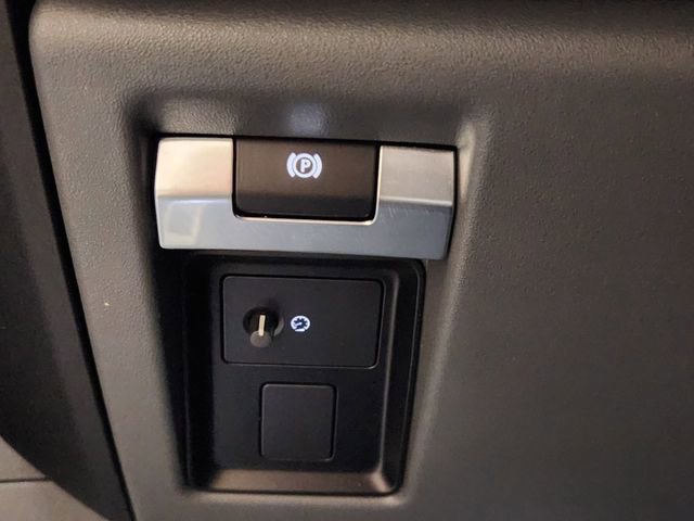 Used 2025 Land Rover Defender 110 V8 AWD/4WD image 19