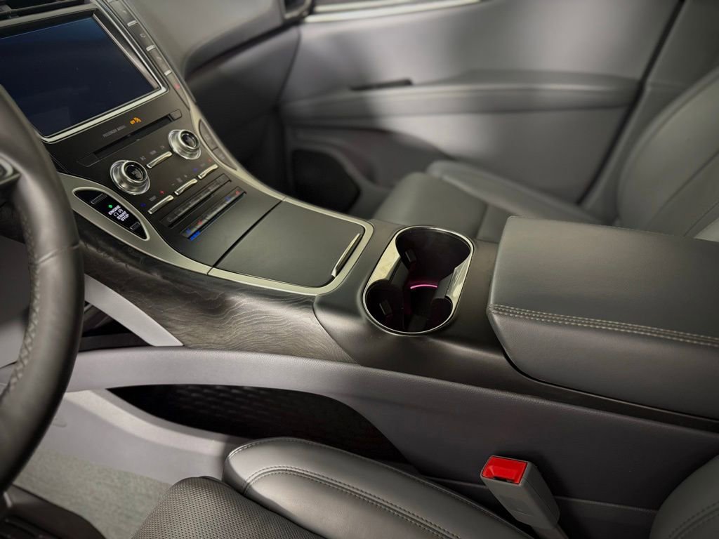 Used 2019 Lincoln Nautilus Reserve image 25