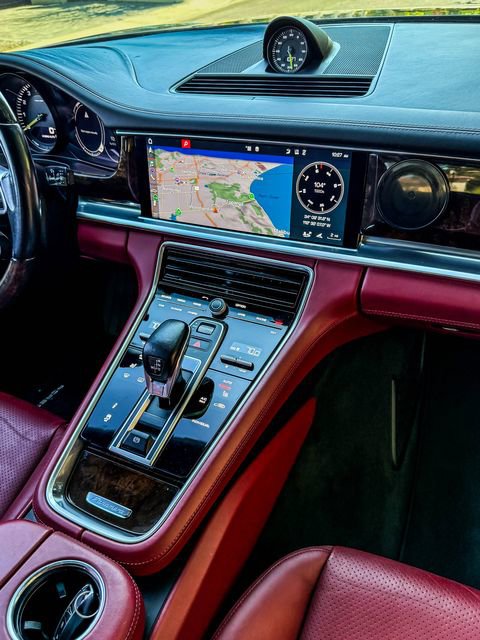 Used 2018 Porsche Panamera 4 image 31