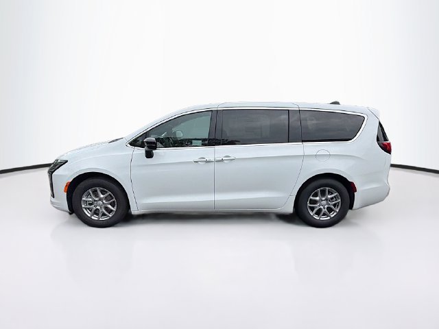 New 2027 Chrysler Pacifica Select FWD image 3