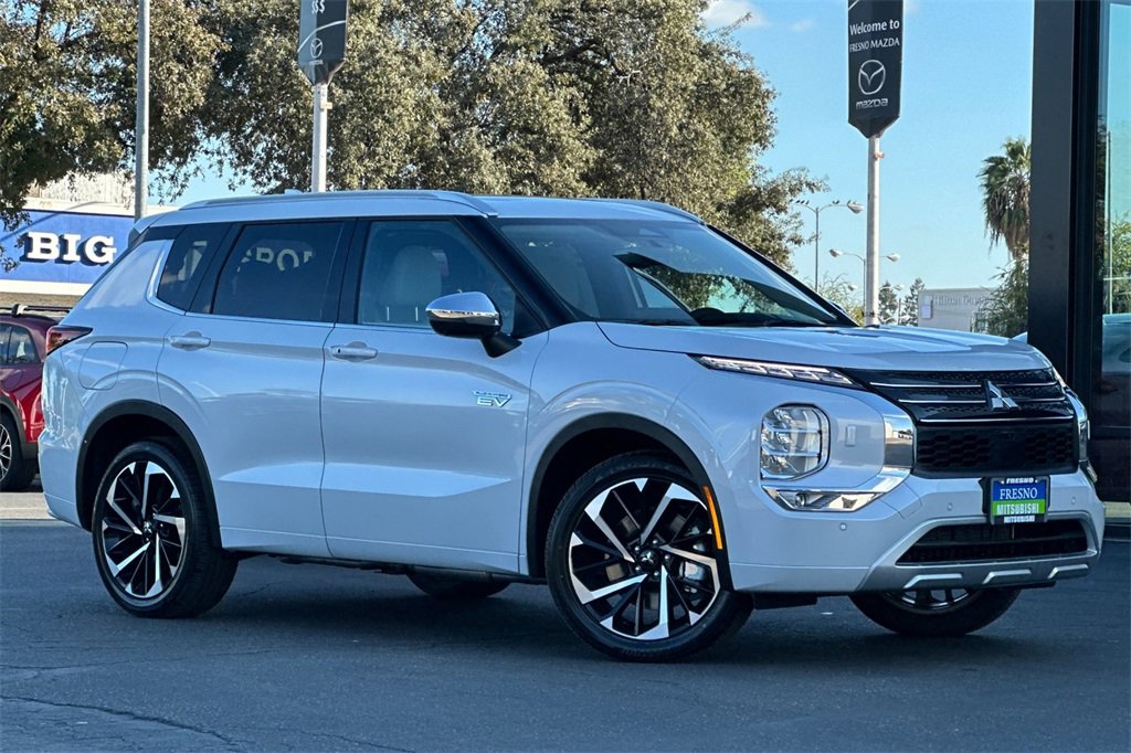 New 2025 Mitsubishi Outlander SEL image 3