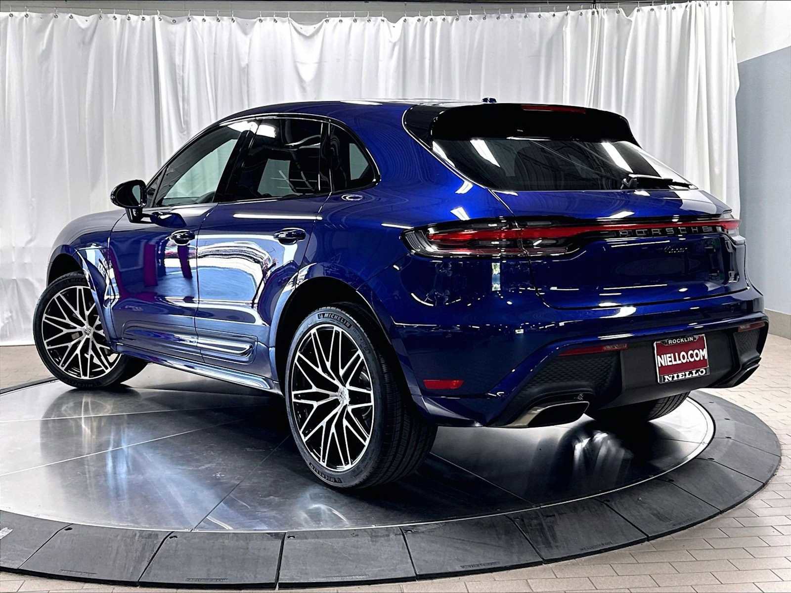 Used 2026 Porsche Macan AWD/4WD image 3