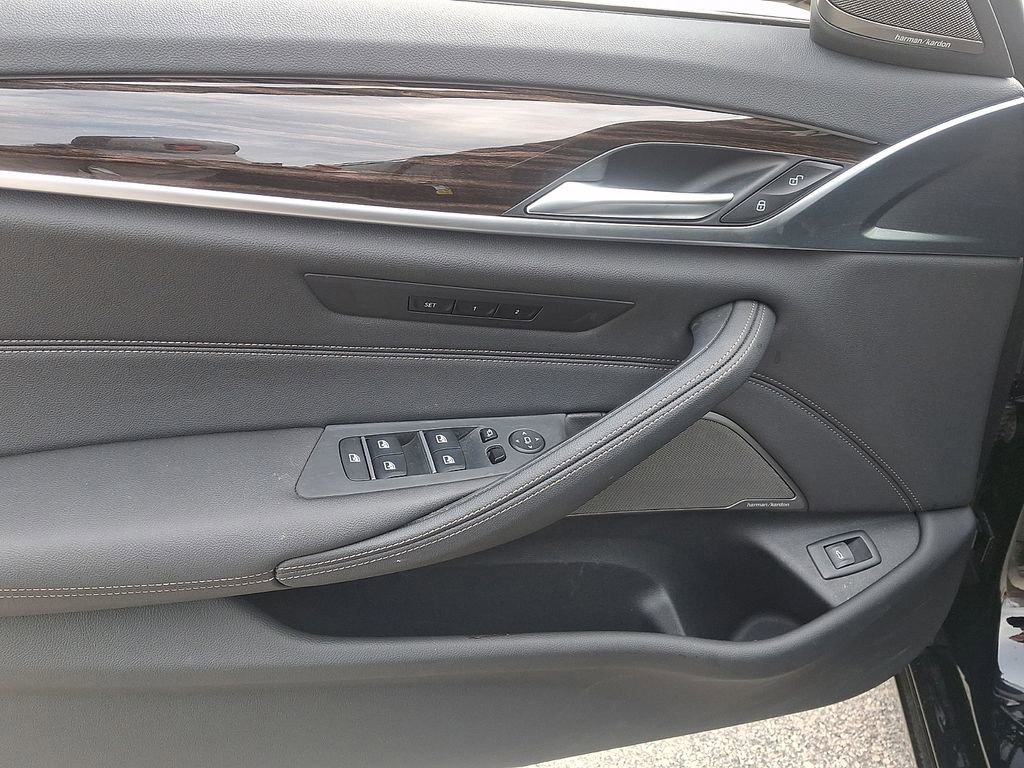 Used 2023 BMW 530i w/ Premium Package image 11