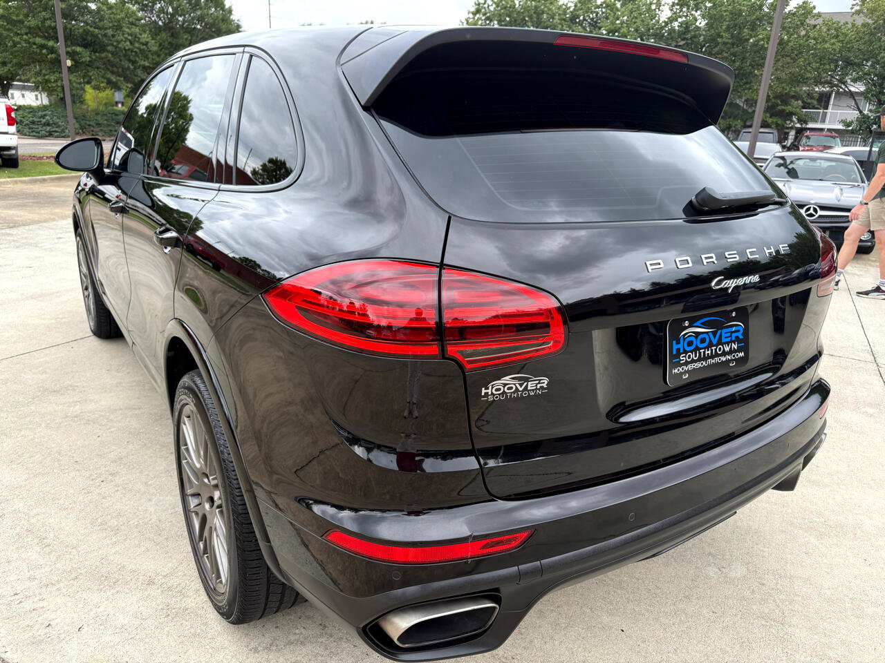 Used 2017 Porsche Cayenne Platinum Edition image 3