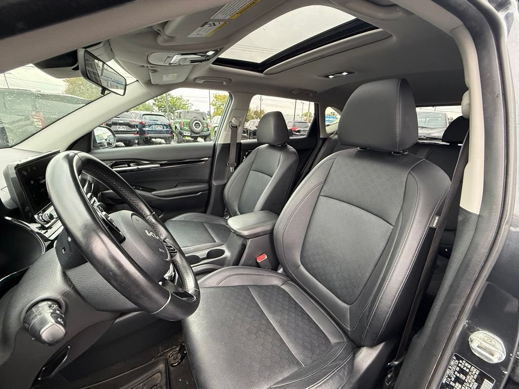 Used 2022 Kia Seltos EX AWD/4WD image 12
