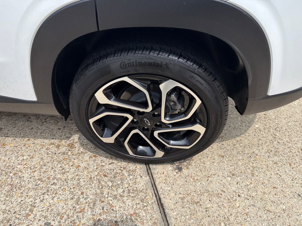 Used 2025 Chevrolet Trax RS w/ Sunroof Package FWD image 25