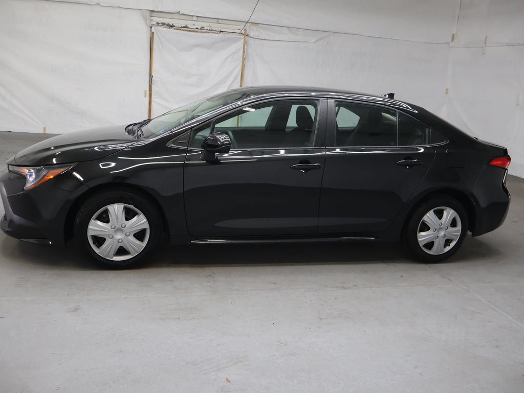 Used 2022 Toyota Corolla LE FWD image 4