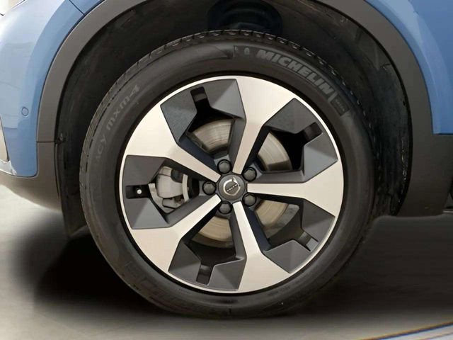 Used 2025 Volvo XC40 B5 Plus AWD/4WD image 98