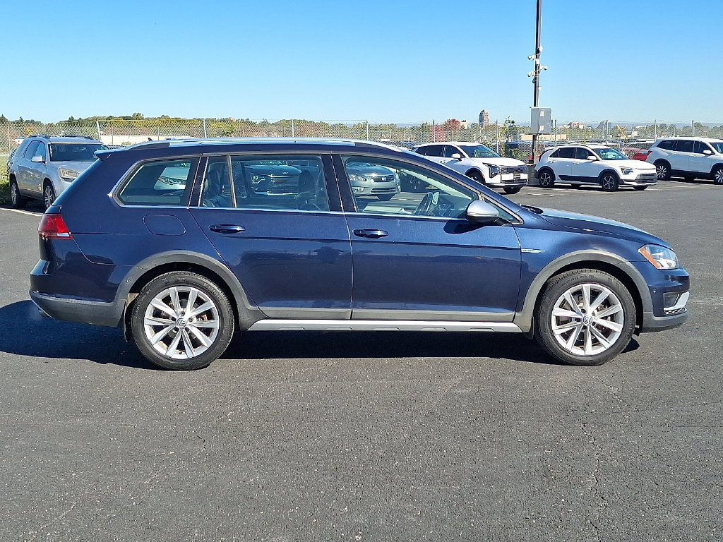 Used 2017 Volkswagen Golf Alltrack SE AWD/4WD image 7