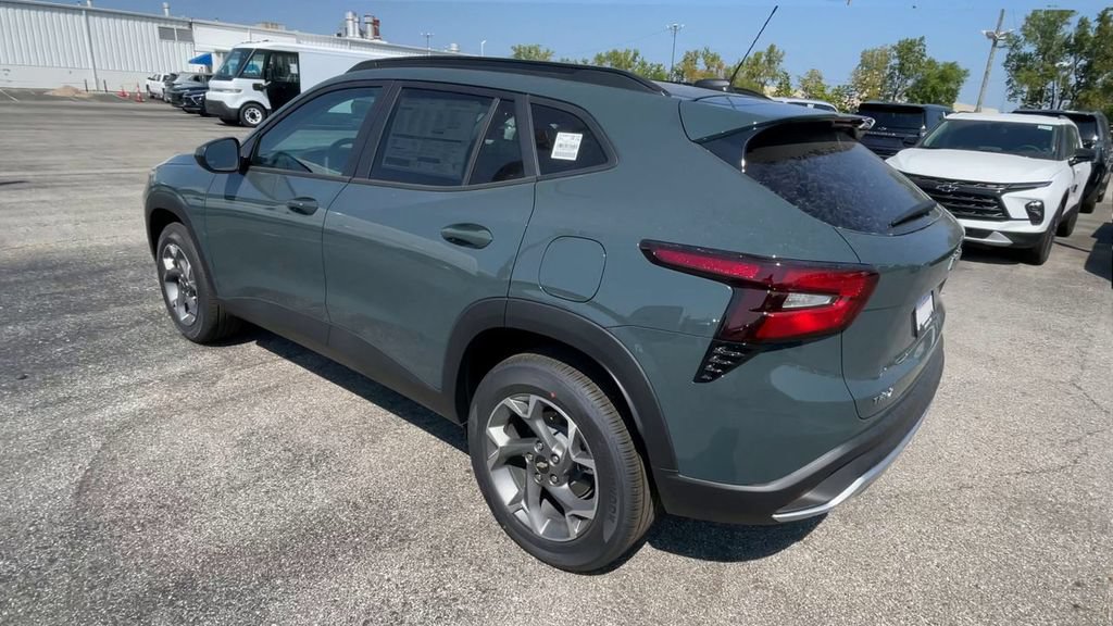 New 2026 Chevrolet Trax LT w/ LT Convenience Package FWD image 8