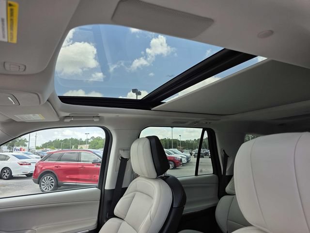 Used 2025 Lincoln Navigator Reserve AWD/4WD image 11